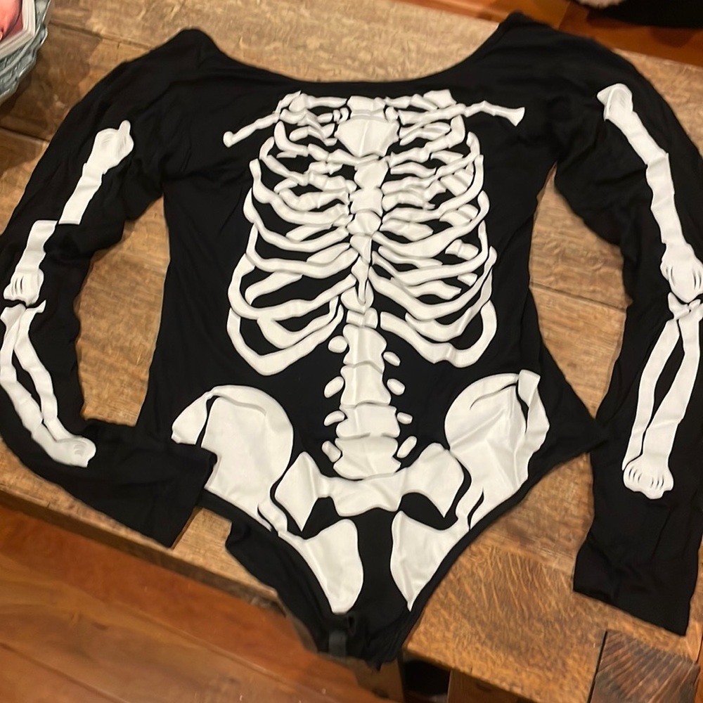 PRETTY LITTLE THING | Black Skeleton Body Suit Size 8